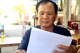 Ông Tấn chủ quán cà phê bị truy tố về tội Kinh doanh trái phép. Ảnh: Hải Duyên. 