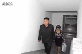 Video: Chuyến “dân vận” thuở vừa lấy vợ của ông Kim Jong-Un