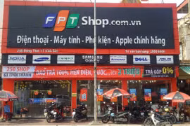 (C) SGTO Một cửa hàng kinh doanh điện thoại, máy tính, phụ kiện... thuộc chuỗi bán lẻ FPT Shop ở Hải Phòng - Ảnh: FPT