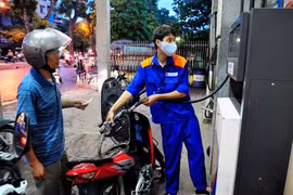 Từ 16h30, giá xăng tăng “sốc” 670 đồng/lít