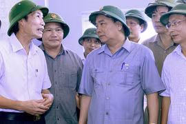 Thủ tướng Nguyễn Xuân Phúc đã kiểm tra công tác khắc phục hậu quả bão số 1 tại Nam Định.