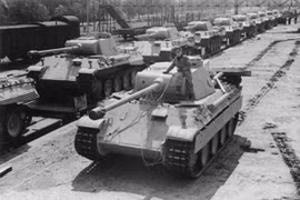 Xe tăng Panzer của Đức đang chuẩn bị đưa ra khỏi nhà máy. Bằng công thức toán học, phe đồng minh đã tính ra con số chính xác bao nhiêu xe tăng Đức sản xuất được mỗi tháng, nhờ số serial trên xe - Ảnh: Wikipedia