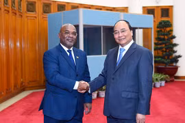 Thủ tướng Chính phủ Nguyễn Xuân Phúc tiếp Bộ trưởng Giao thông và Viễn thông Cộng hòa Mozambique, ông Carlos Alberto Fortes Mesquita.
