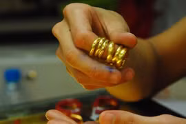 Dân chán vàng, Thống đốc Bình đã thắng 
