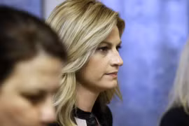 Phóng viên thể thao Erin Andrews bước vào phòng xử án tại Nashville, Tennessee, ngày 4 tháng 3 năm 2016.