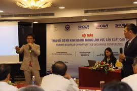 Đại diện Showa Rubber chia sẻ cơ hội hợp tác với các doanh nghiệp cao su Việt Nam.