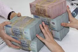 Để ứng xử với hướng sửa Thông tư 36, ngân hàng hoàn toàn có thể đẩy mạnh hơn nữa huy động vốn ngắn. Mở rộng được quy mô vốn ngắn hạn càng lớn thì càng co hẹp tỷ lệ đã sử dụng để cho vay trung dài hạn. Nhưng lãi suất các kỳ hạn ngắn phổ biến vẫn túc tắc dư