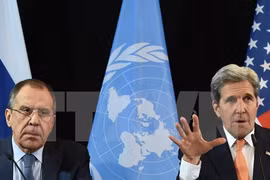 Ngoại trưởng Nga Sergei Lavrov (trái) và Ngoại trưởng Mỹ John Kerry tại cuộc họp báo hội nghị nhóm hỗ trợ quốc tế Syria ở Munich, miền Nam Đức ngày 12/2. (Nguồn: AFP)