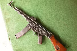 Súng Stg-44 có vẻ ngoài khá giống với súng AK-47. Ảnh: Wikimedia