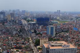 Dự án đường vành đai hai đoạn Ngã Tư Sở - Ngã Tư Vọng (đường Trường Chinh) được khởi công tháng 10/2013 với tổng mức đầu tư 2.560 tỷ đồng. Tuyến đường gần 2 km này từng được Sở Quy hoạch Kiến trúc Hà Nội mô tả là "cong mềm mại". Điểm đầu của tuyến giao vớ