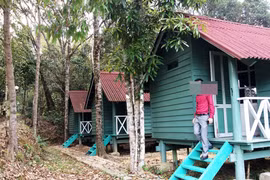 Khu du lịch trái phép trên đỉnh Hòn Bà