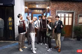 Nhóm nhạc hàng đầu Hàn Quốc BTS gây “sốt” với “Bước vào cửa hiệu nhiệm màu” (Into the Magic shop) (Ảnh trên trang của nhóm BTS).