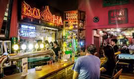Quán bar Buddah (quận 2) là tụ điểm vui chơi, giải trí rất đông khách nước ngoài (Ảnh: Buddah)