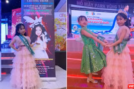 Siêu mẫu nhí Nguyễn Thảo Nguyên (mang vương miện) được vinh danh với vai trò Thiên thần xanh vì môi trường. (Ảnh: Như Huỳnh) 
