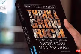 Bìa cuốn sách gây tranh cãi "Think and grow rich"