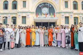 Dàn thí sinh nổi bật của Next Top Model trong áo dài xuân rực rỡ, vui nhộn