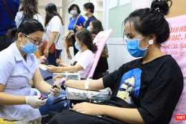 Tham gia hiến máu tình nguyện tại CLB Hành trình đỏ TP.HCM (Ảnh: TTBC) 