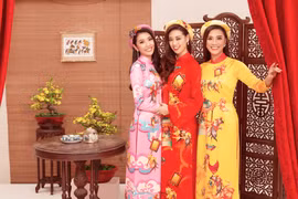 Top 3 Hoa hậu Hoàn vũ 2019 trong áo dài của NTK Thủy Nguyễn gửi lời chúc mừng năm mới 2020
