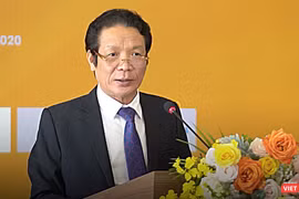 Thứ trưởng Hoàng Vĩnh Bảo, Chủ tịch Hội Xuất bản Việt Nam phát biểu khai mạc hội sách trực tuyến đầu tiên (Ảnh: Đăng Khoa) 