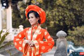 Diễn viên điện ảnh Thùy Trang khoe vẻ bí ẩn, quyền lực với mẫu áo đặc biệt (Ảnh: DL Duy) 