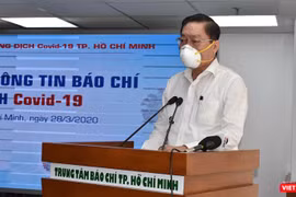 Ông Nguyễn Tấn Bỉnh, Giám đốc Sở Y tế TP.HCM thông tin về tin đồn có người tử vong vì COVID-19 (Ảnh: TTBC) 