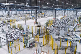 1.200 Robot ABB sẽ nhận các chi tiết dập từ xưởng dập để hàn ghép thành thân vỏ của 02 dòng xe Sedan Lux A2.0 và SUV SA2.0.