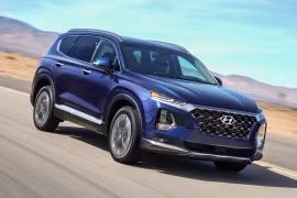 Hyundai Santa Fe 2019 được đánh giá là một chiếc xe êm ái, tĩnh lặng và an toàn. (Ảnh: Motortrend)