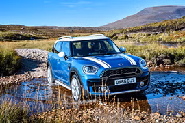 MINI Countryman và Countryman S ALL4 có giá bán lần lượt 1,75 tỷ đồng và 2,2 tỷ đồng