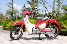 Honda Việt Nam không đặt nặng mục tiêu doanh số đối với Super Cub C125 mà chỉ tập trung vào một lượng khách hàng dư dả tài chính (Ảnh: Wicky Nguyễn) 