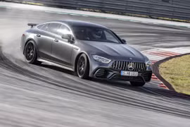 Mercedes-Benz đã có cú nhảy vọt từ vị trí thứ 3 lên vị trí dẫn đầu Top thương hiệu ô tô có giá trị nhất thế giới.