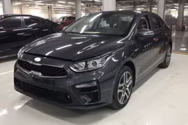 Kia Cerato 2019 có nhiều điểm thay đổi với kích cỡ dài và kiểu dáng thể thao hơn.