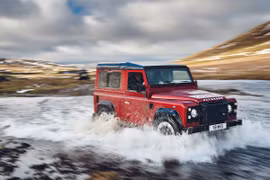 Defender Works V8 là phiên bản Defender nhanh nhất và mạnh nhất mà Land Rover từng thiết kế (Ảnh: JLR)