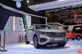 VW Touareg 2019 tại triển lãm VMS 2018 mới chỉ là sản phẩm trưng bày chứ chưa phải là màn ra mắt của mẫu xe này tại thị trường Việt Nam (Ảnh: Ngô Minh)
