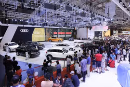 Sự nhộn nhịp tại triển lãm Vietnam Motor Show 2018 vừa qua đã cho thấy thị trường xe cuối năm đang sôi động trở lại.