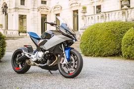 Theo BMW Motorrad, tên gọi 9cento được phát âm là "Nove Cento" (theo tiếng Ý) tạm dịch là 900.