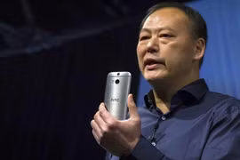 One M8 là smartphone đầu tiên được trang bị camera kép của HTC ẢNH: REUTERS