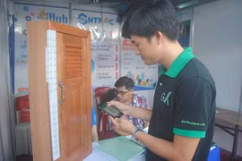 Các doanh nghiệp khởi nghiệp khi tham gia ươm tạo tại Vườn ươm doanh nghiệp, Khu công nghệ cao TP.HCM (SHTP - IC) phải có sản phẩm mẫu. Ảnh: Hà Thế An.