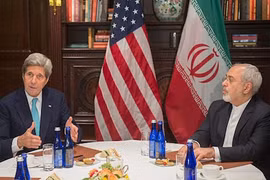 Ngoại trưởng Mỹ John Kerry gặp đồng cấp Iran Javad Zarif ngày 22/4/2016 (Ảnh: Getty Images)
