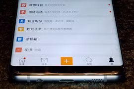 Thiết bị trong ảnh được cho là Galaxy S8. Ảnh: Weibo.