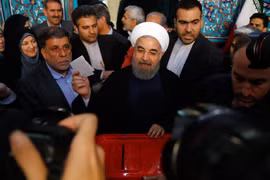 Ông Hassan Rouhani bỏ phiếu tại điểm bầu cử Ershad