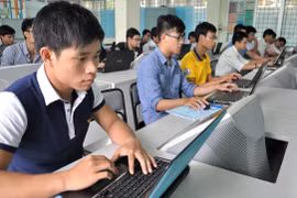 Lương ngành công nghệ thông tin đều nằm trong top 10 ngành có mức lương trung bình cao tại Việt Nam. Ảnh minh hoạ: Internet.