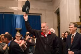 Các nhân viên chào đón ông Zinke