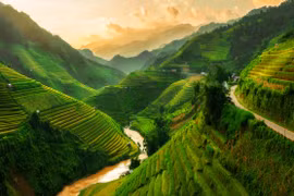 Núi Mù Cang Chải (Việt Nam) hiện lên trong ảnh đầy vẻ quyến rũ