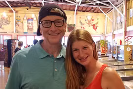 Bill Gates với cô gái đầu Jennifer. Ảnh Forbes