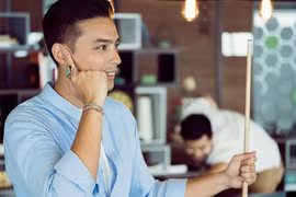 Nhẫn Orii có thể là giải pháp giải phóng con người khỏi màn hình điện thoại. Ảnh: Engaged.