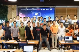 Các chuyên gia và người tham dự hội thảo