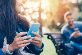 Bây giờ cách chúng ta hẹn hoc cũng đã khác