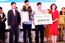 Anh Lê Mai Tùng nhận giải nhất Startup Wheel 2017