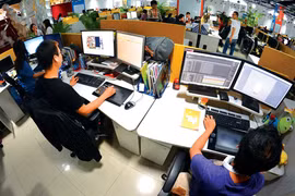 Theo ông Nguyễn Xuân Cường, doanh nghiệp nội dung số hầu hết là doanh nghiệp khởi nghiệp chủ yếu dựa vào nguồn lực và nội lực của mình là chính nhưng các doanh nghiệp khởi nghiệp hiện bị đối xử bất bình đẳng ngay trong nước. Ảnh minh hoạ: Zing.