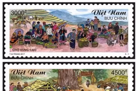 Hai trong 3 mẫu của bộ tem “Chợ quê Việt Nam”